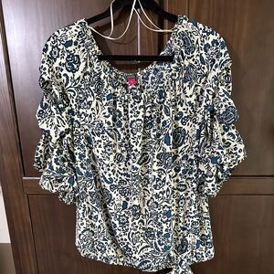 Vince Camuto peasant sleeve blouse. NWT. Sz. L